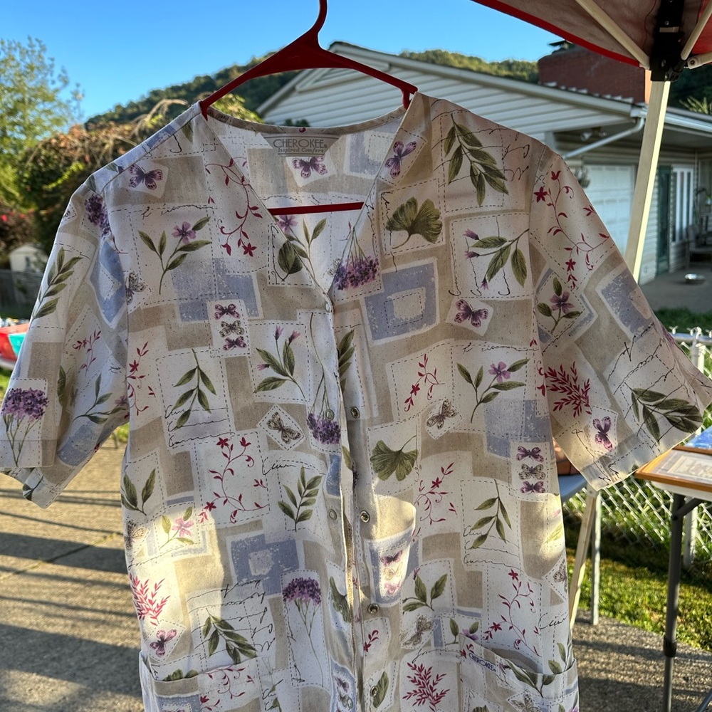 Cherokee Scrub top